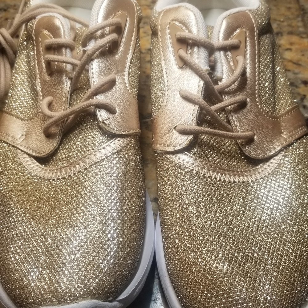 GOLDEN SPARKLE NEW EVERLAST TENNIS WOMENS 9.5    NEVER WORN !!!